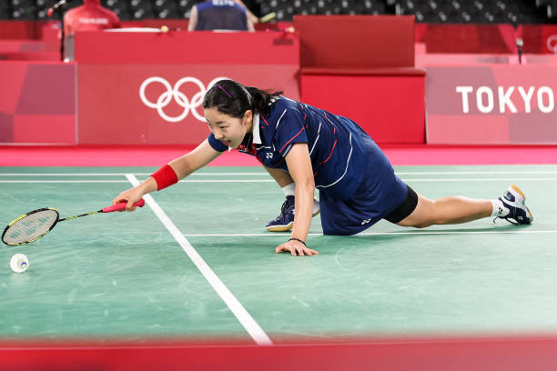 羽毛球单打和双打如何站位？左单右双规则详解