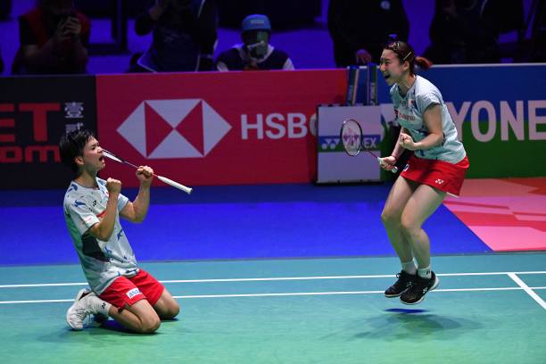 羽毛球双打发球区域：如何精准控制落点不踩线？