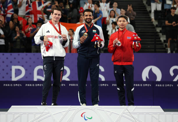 羽毛球单打比赛如何计分？局数、得分规则全解析