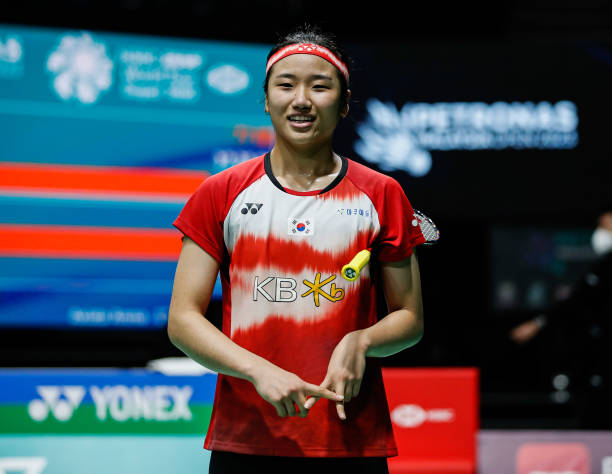 校外人员如何租用学校羽毛球场地？