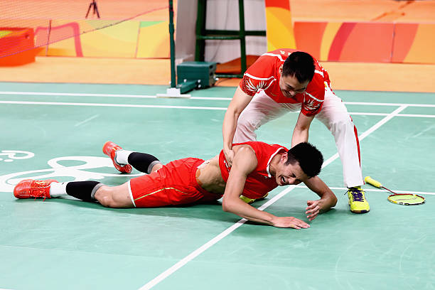 从场地到战术：羽毛球单打和双打规则的区别解析