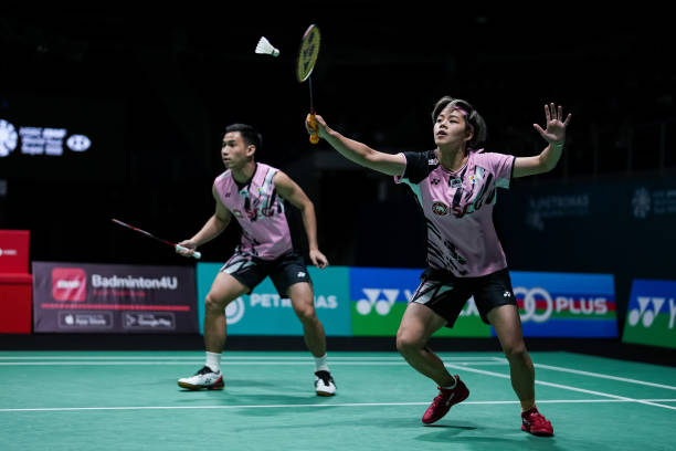 羽毛球男双年终总决赛直播：冠军奖杯花落谁家？