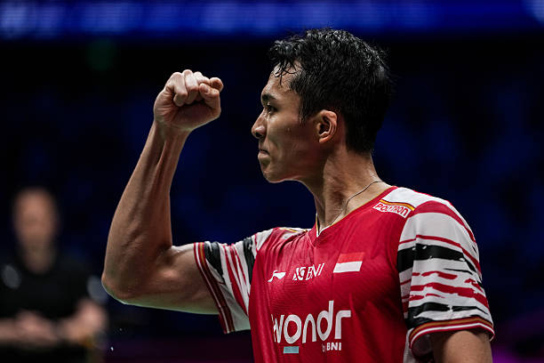 李玲蔚的羽毛球教学秘籍：技术、战术与体能结合