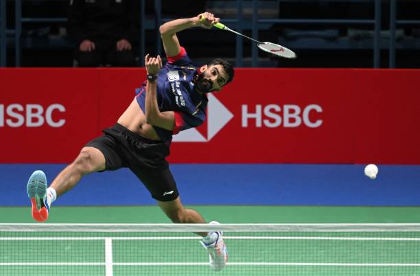 如何练习羽毛球的停顿击球？看完这个视频就懂了