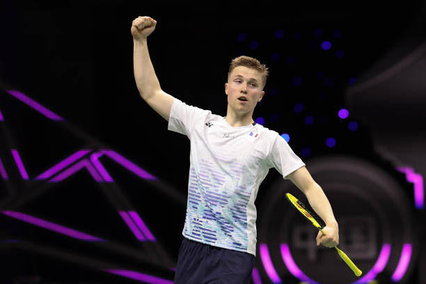 羽毛球拍4U轻量化 vs 3U高磅数，哪个更适合进攻？