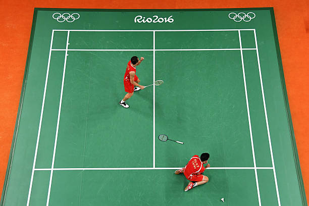 羽毛球高手亲授：发球、扣杀、步法全解析