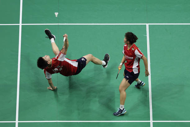 专业测评：尤尼克斯与李宁羽毛球鞋性能大比拼