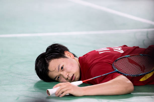 从握把到拍面：图解儿童与成人羽毛球拍的结构性差异