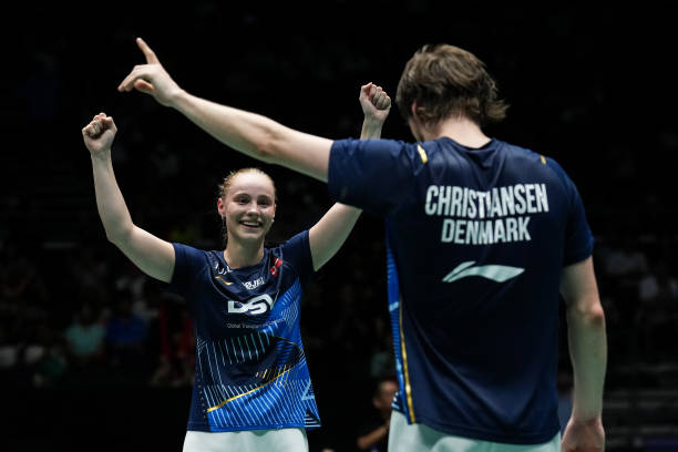 发球与接发球要领：羽毛球比赛开局的关键技巧