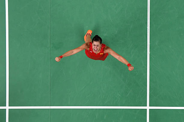 羽毛球拍材质解析：碳纤维 vs 铝合金，哪个品牌更优？