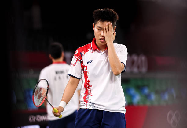 羽球冠军陈雨菲尝试跳水，网友：太拼了！