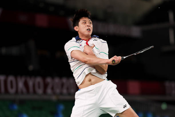 羽毛球双打站位技巧：左右防守VS前后压制，哪种适合你？