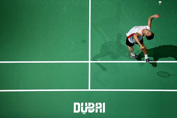 为什么羽毛球场地顶高度很重要？影响击球与比赛的因素