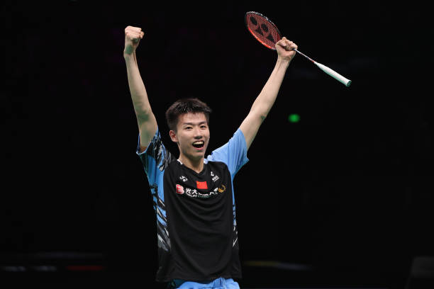 装备已备齐，向着羽毛球馆出发！