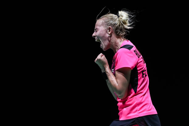 羽毛球发球进阶：如何增加发球速度和变化？