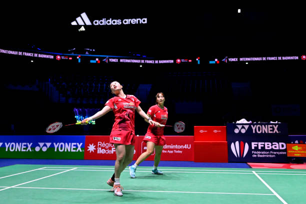 羽毛球场地和网球场对比：大小、布局差异一览