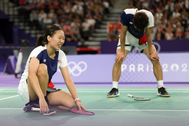 羽毛球单打出界判定指南：图解+裁判视角讲解