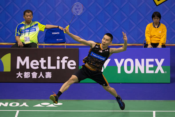 打好羽毛球的关键要领：从握拍到步法全解析