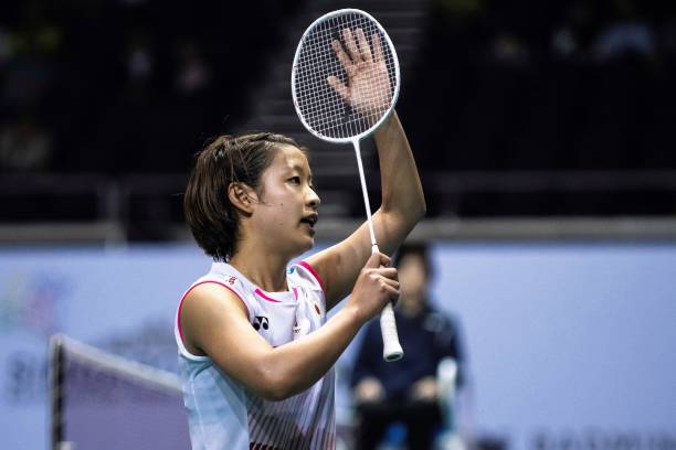 羽毛球发球常见错误纠正：如何避免犯规和失误