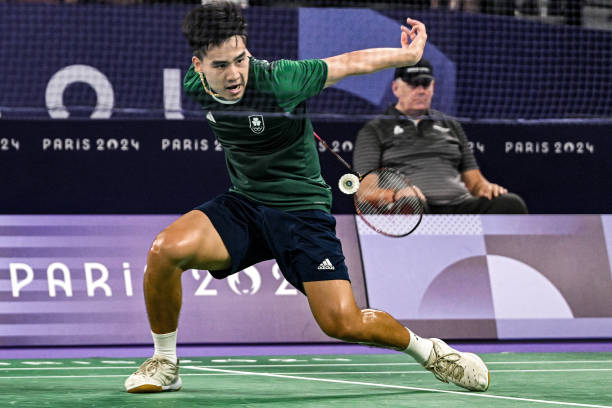 羽毛球杀球慢动作分解：从发力到击球完整教学