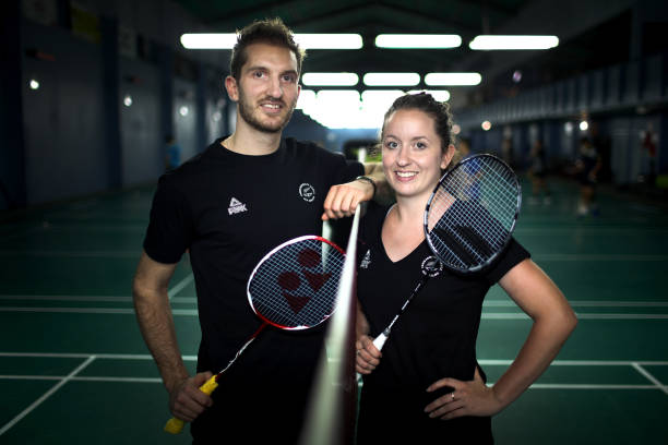 羽毛球得分后如何站位？单数分和双数分发球区对比