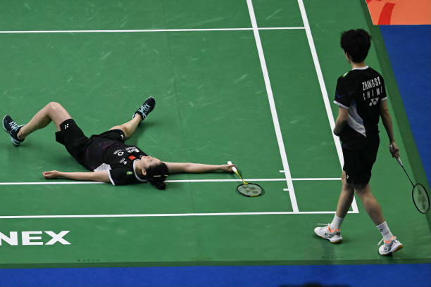 高远球击球动作练习方法：从分解动作到完整挥拍