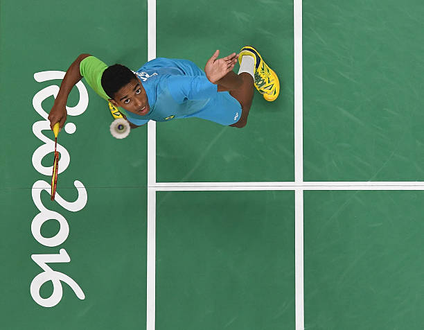 上海源深体育馆羽毛球馆的空调设施完善吗？