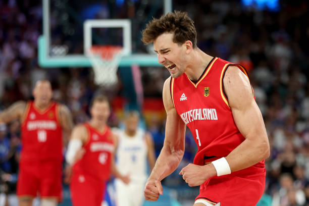 防守反击阵型篮球战术详解：从基础到实战应用