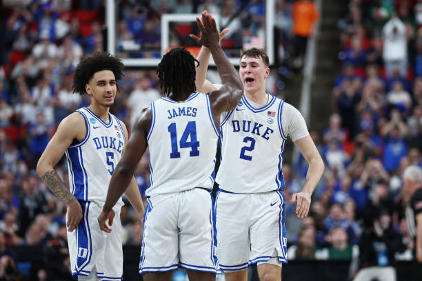 现代篮球助攻新定义：解析詹姆斯和威少的全能表现