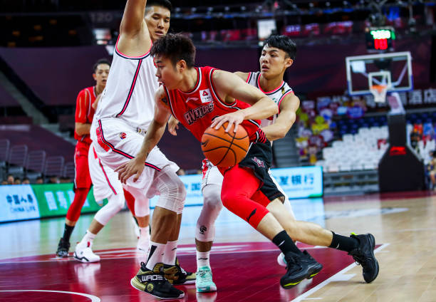 得分后卫与球队战术：如何配合队友打出高效进攻？