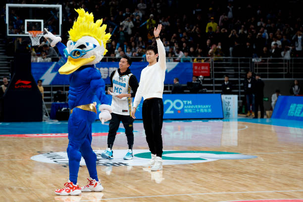 篮球裁判视角：何时吹罚撞人犯规