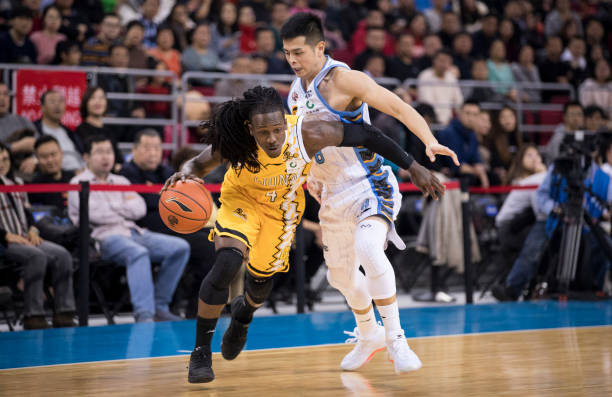 三连冠伟业：NBA历史上实现王朝的球队及其战绩