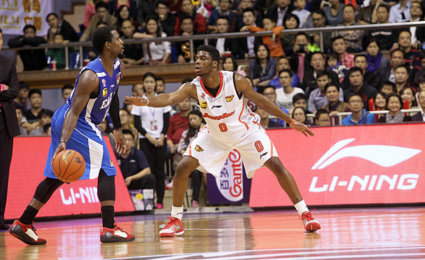 易建联结婚年龄与职业生涯的关联分析