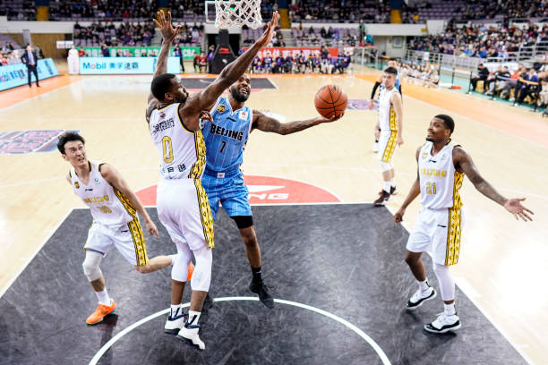 库里赛后采访：团队配合是关键