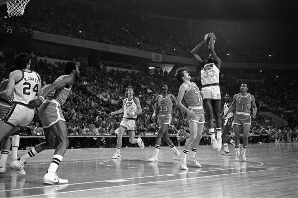 季后赛得分排名更新：库里、东契奇跻身前列