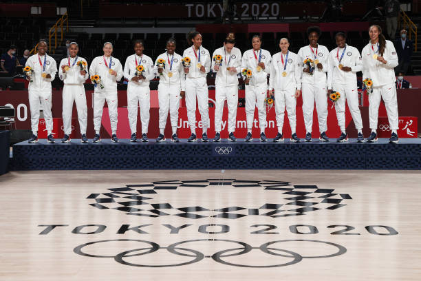 篮球小将：卡通投篮瞬间的欢乐时刻