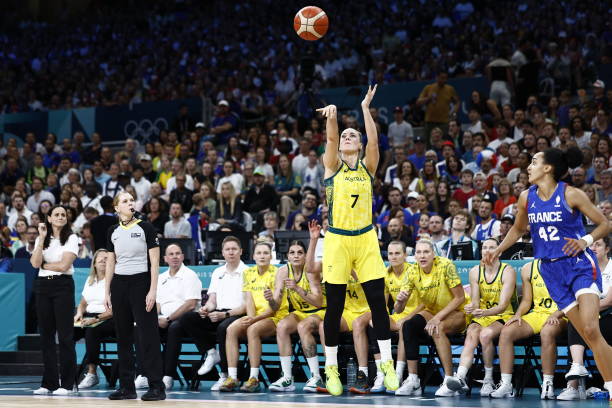 搜狐NBA手机体育官网：涵盖季后赛、总决赛与全明星周末独家内容