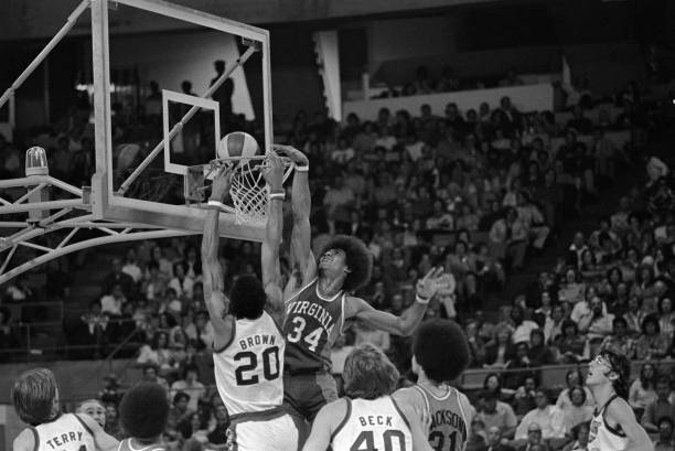 图解上篮动作：从起跳到落地的完整技术分析