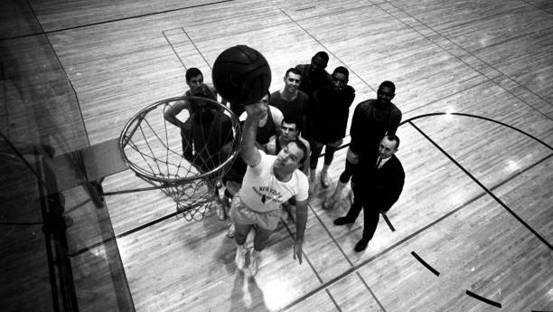 CBA季后赛12强诞生，传统强队与新锐对决