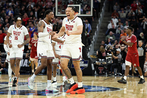 篮球上篮招式实战应用：如何根据防守选择最佳上篮方式