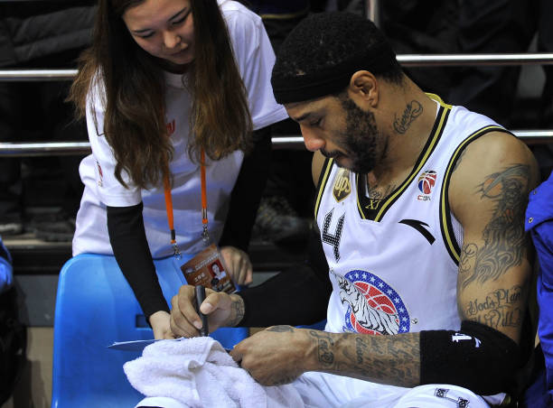 篮球场面积计算：长28米×宽15米是多少平方米？