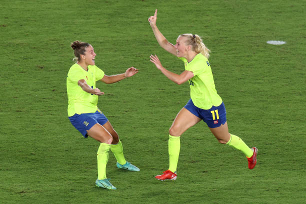 任意球破门秘籍：如何绕过人墙直挂死角？