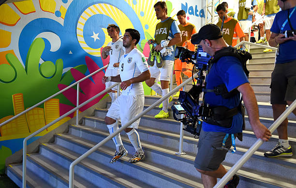 欧冠四分之一决赛：拜仁vs巴黎，卫冕冠军迎战法甲豪门