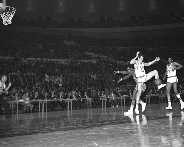 免费玩还是买断制？游戏商业模式大不同：浅谈FIFA足球世界与FIFA20