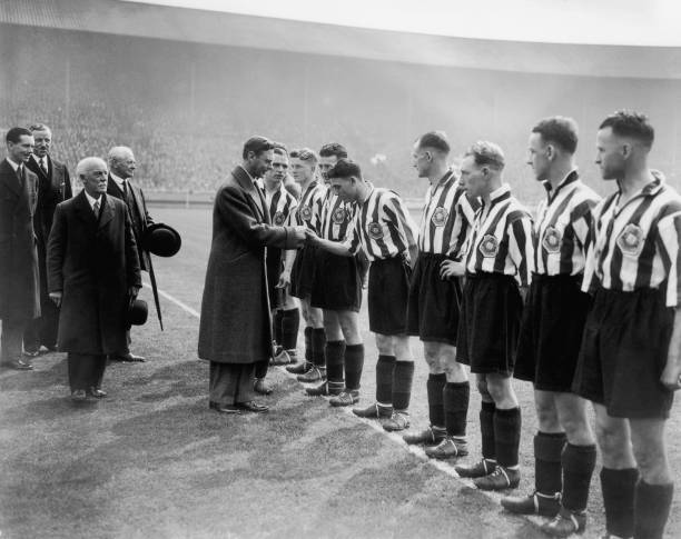 足球教学：如何正确理解禁区内的越位判罚