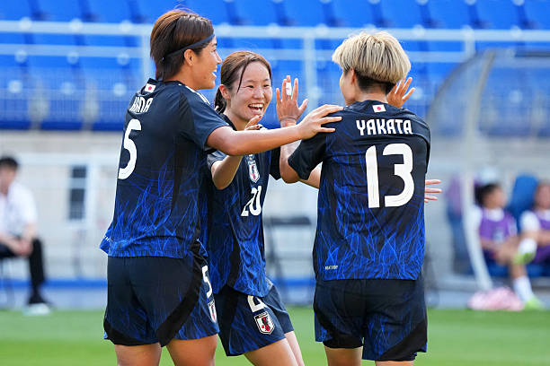 门将艺术的巅峰！布冯这记扑点球堪称足坛经典（动态图解）