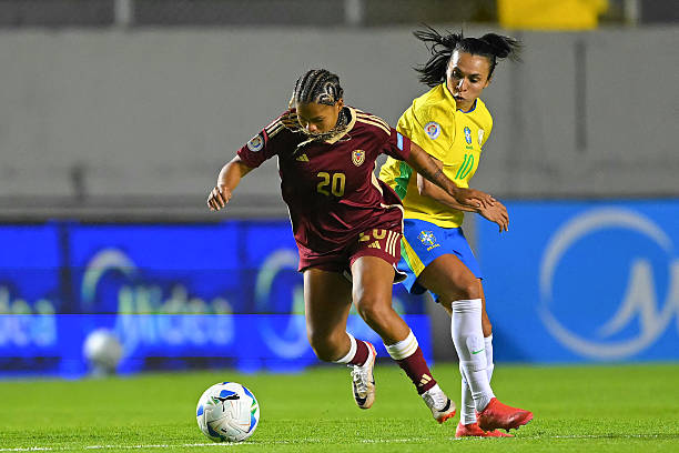 罚点球时停顿是否违规？裁判如何判定？