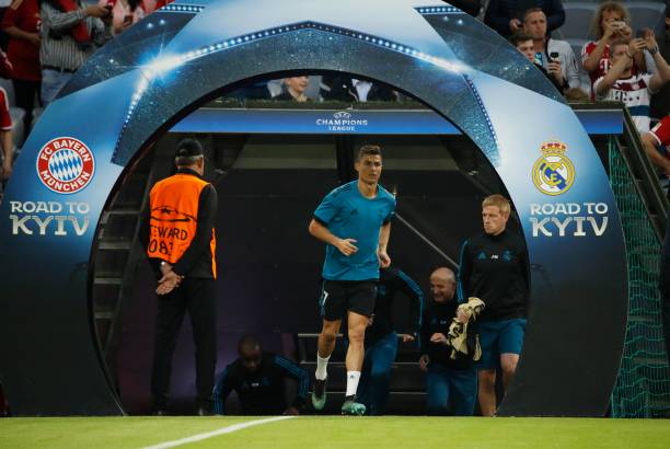 空中霸主与地面大师：克林斯曼和范巴斯滕的风格分析