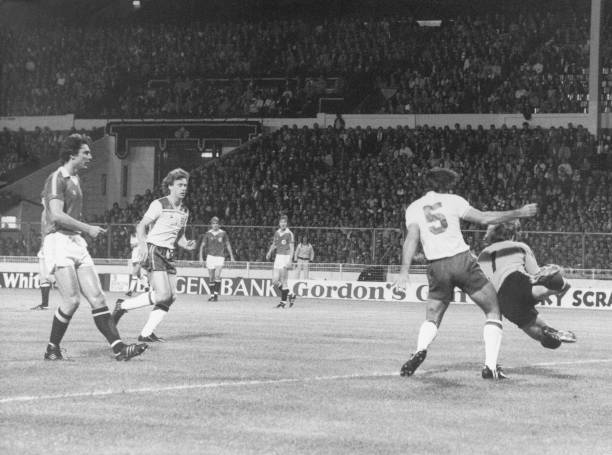 轻量化设计，卓越性能：世界波足球鞋的优势