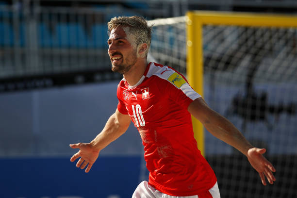 (突出动态演示，更具现代感和冲击力)